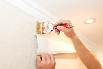 Pose de papier peint à Vèbre — revêtements muraux et toiles de verre